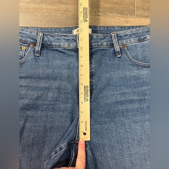 Madewell Mid-Rise Kick Out Jeans - Picture 8 of 10